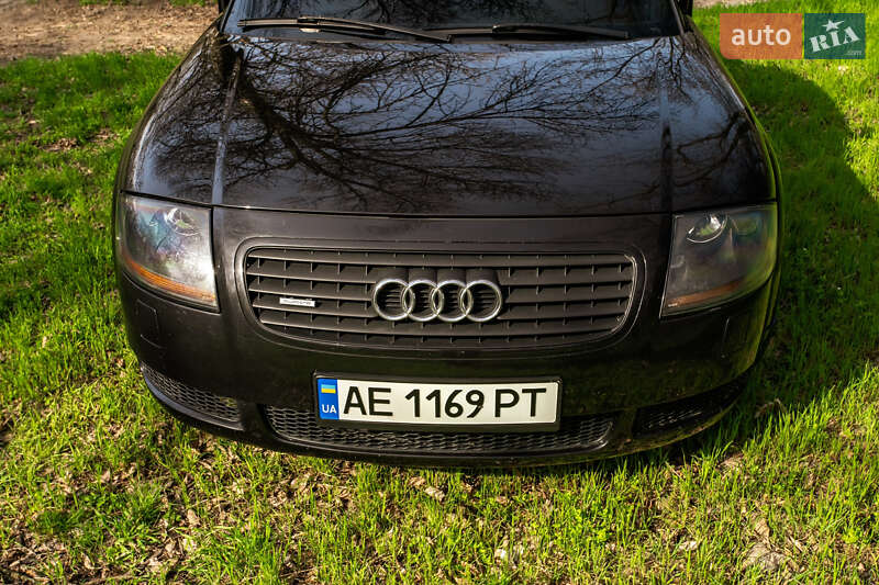 Родстер Audi TT 2001 в Вольногорске