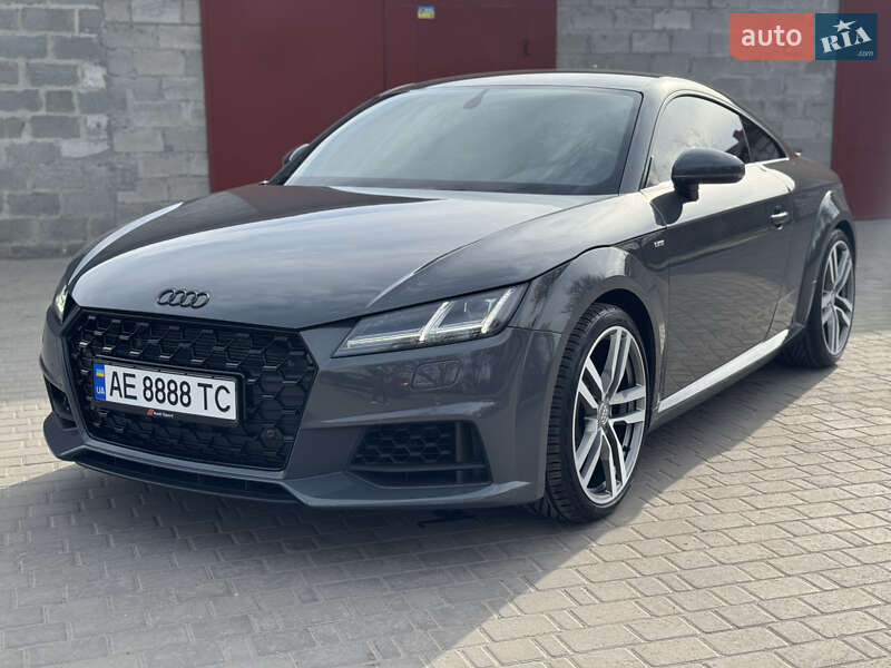 Купе Audi TT 2016 в 