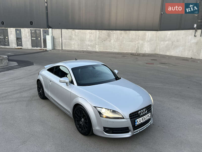 Купе Audi TT 2009 в 
