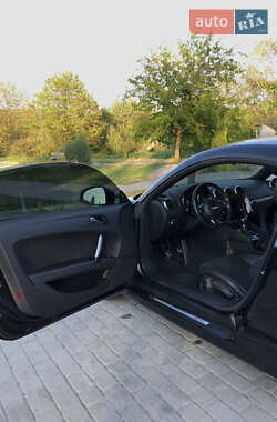 Купе Audi TT 2010 в 