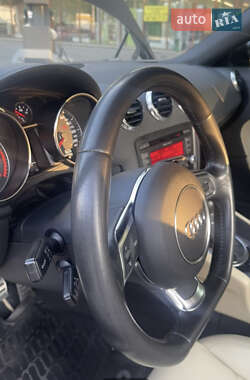 Купе Audi TT 2011 в 