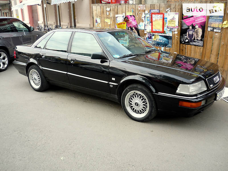 Седан Audi V8 1991 в Ужгороде