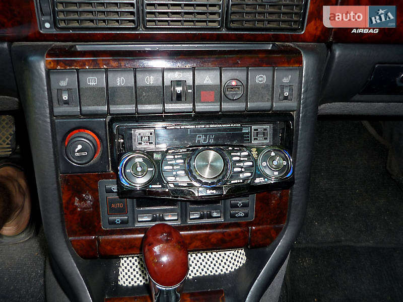 Седан Audi V8 1991 в Ужгороді