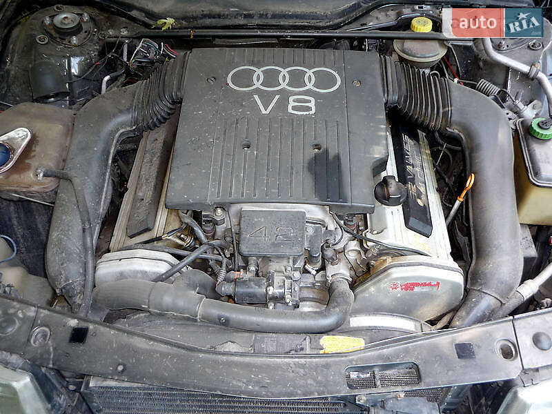 Седан Audi V8 1991 в Ужгороде