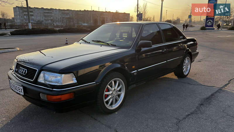 Седан Audi V8 1989 в Чернигове