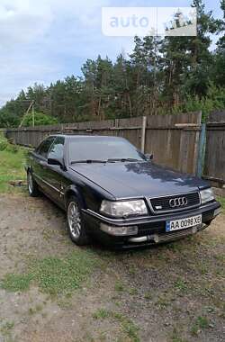Седан Audi V8 1990 в Киеве