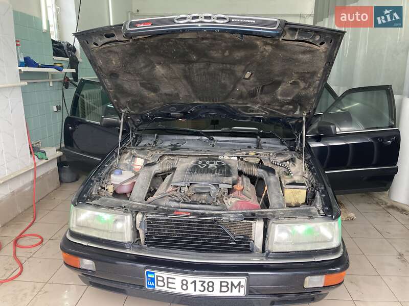 Audi V8 1989