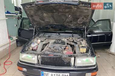 Седан Audi V8 1989 в 