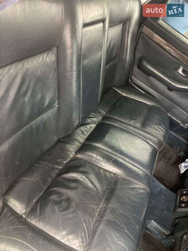 Седан Audi V8 1989 в Первомайске