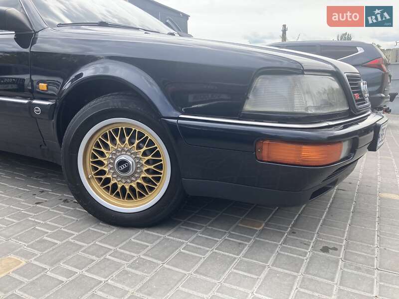 Седан Audi V8 1989 в Первомайске