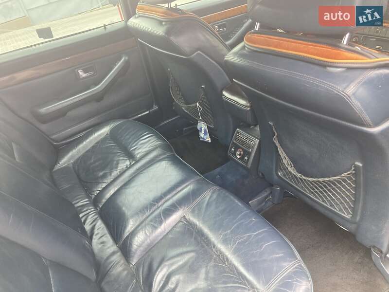 Седан Audi V8 1989 в Первомайске