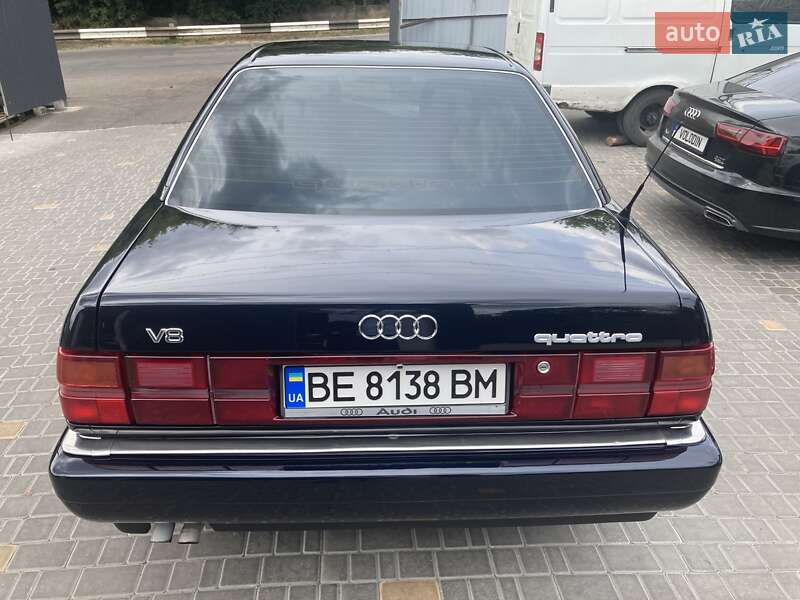 Седан Audi V8 1989 в Первомайске