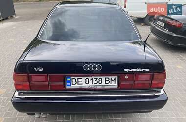 Седан Audi V8 1989 в 