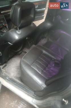 Седан Audi V8 1990 в 