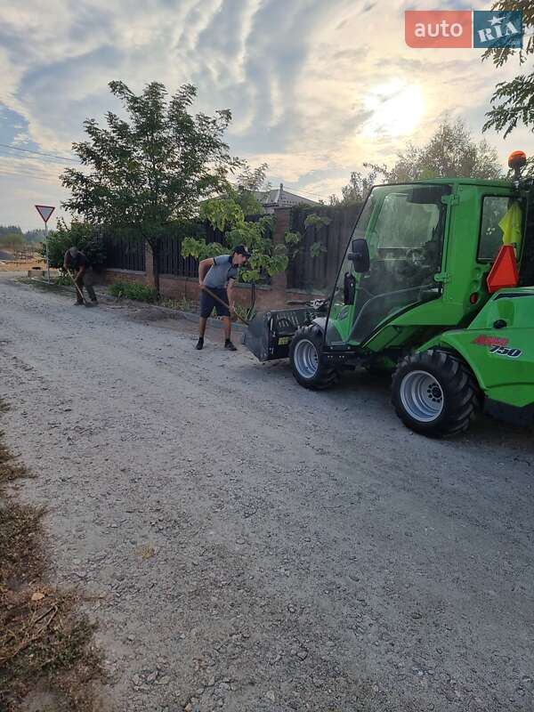 Минипогрузчик Avant 700 серия 2024 в Киеве