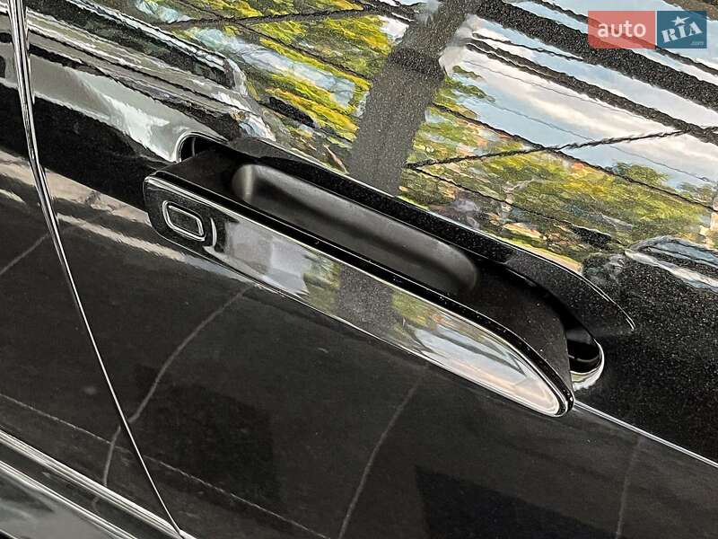 Седан Avatr 12 2024 в Дніпрі