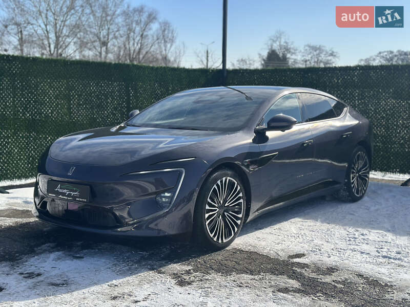 Седан Avatr 12 2024 в 
