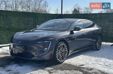 Седан Avatr 12 2024 в 