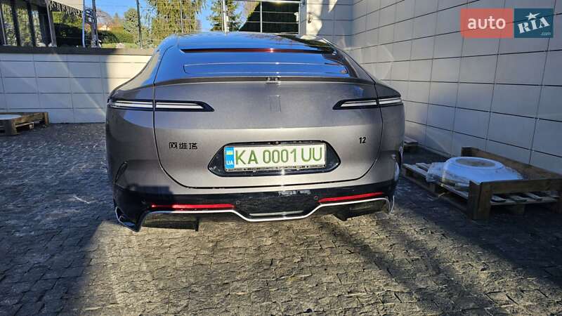 Седан Avatr 12 2024 в Киеве