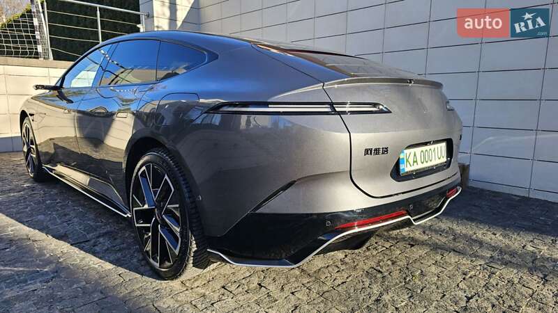 Седан Avatr 12 2024 в Киеве