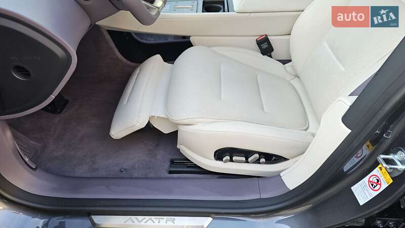 Седан Avatr 12 2024 в Киеве