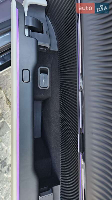 Седан Avatr 12 2024 в Киеве