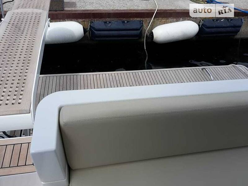 Моторная яхта Azimut Benetti 2013 в Киеве