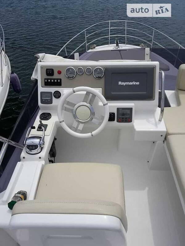 Моторная яхта Azimut Benetti 2013 в Киеве