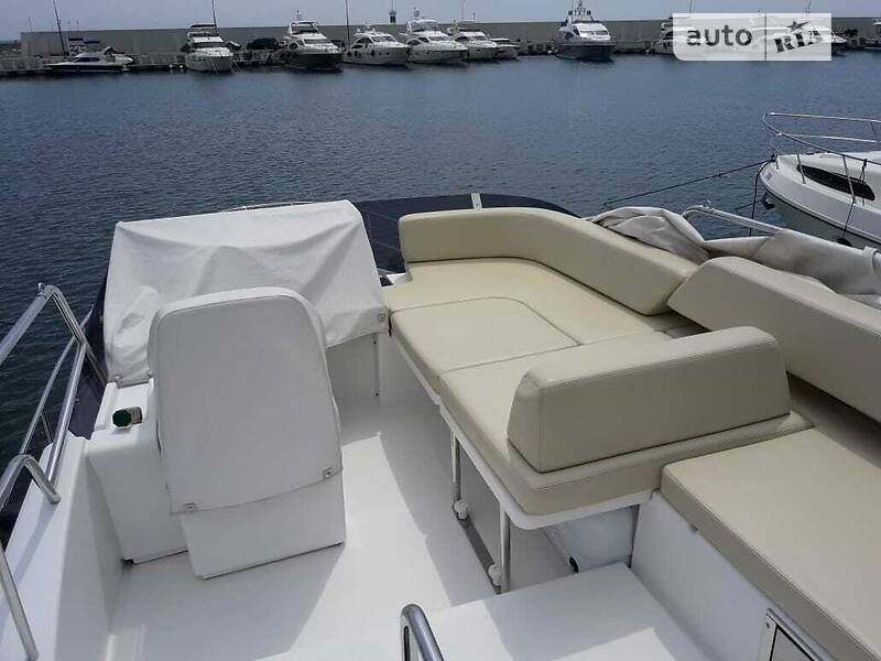 Моторная яхта Azimut Benetti 2013 в Киеве
