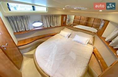 Моторна яхта Azimut Benetti 2002 в Києві