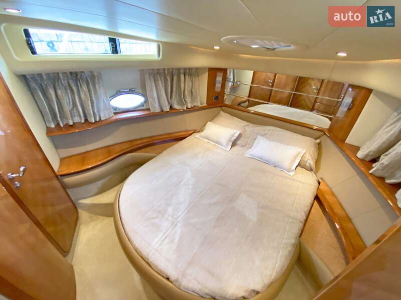 Моторна яхта Azimut Benetti 2002 в Києві