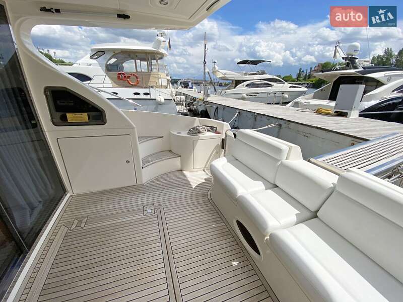 Моторна яхта Azimut Benetti 2002 в Києві