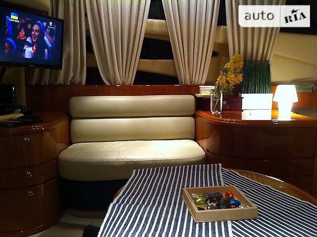Моторна яхта Azimut Bennetti 2004 в Києві