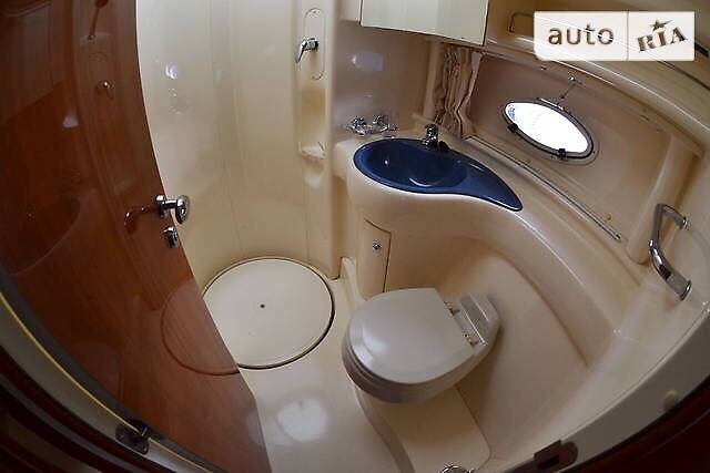 Моторна яхта Azimut Bennetti 2004 в Києві
