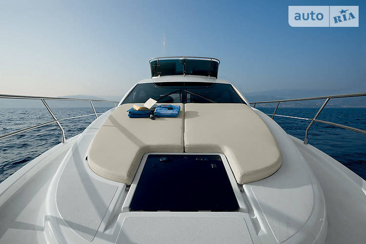 Моторна яхта Azimut Bennetti 2013 в Києві