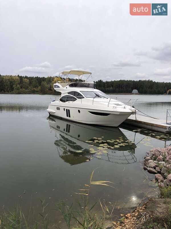 Моторная яхта Azimut Flybridge-Range 2011 в Киеве