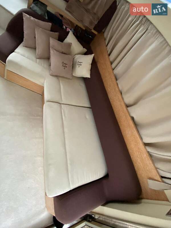 Моторная яхта Azimut Flybridge-Range 2011 в Киеве