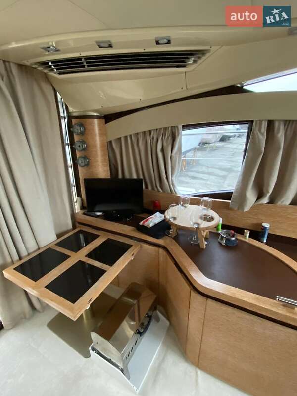 Моторная яхта Azimut Flybridge-Range 2011 в Киеве