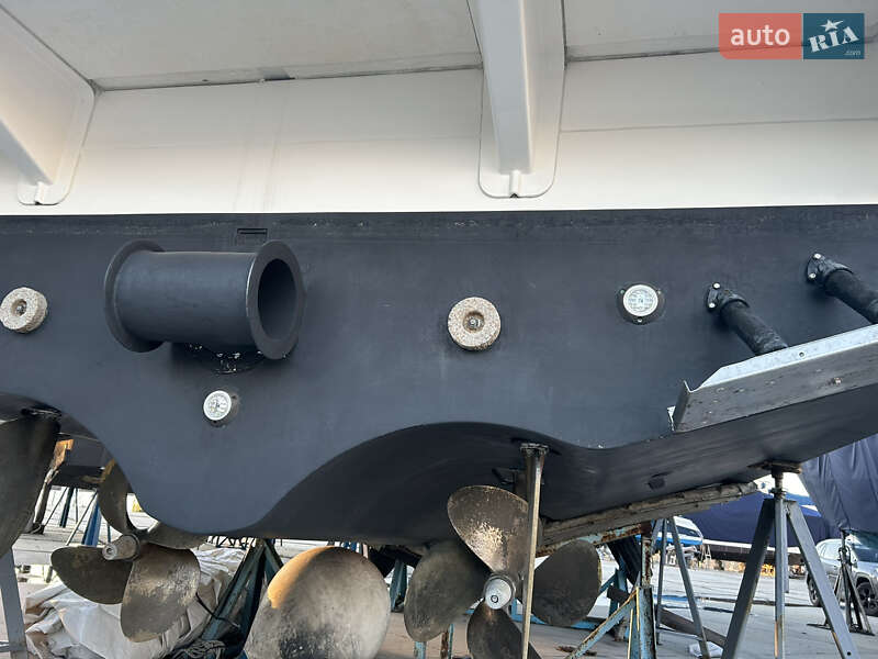 Моторна яхта Azimut Flybridge-Range 2011 в Києві фото 27 Моторна яхта Azimut Flybridge-Range 2011 в Києві