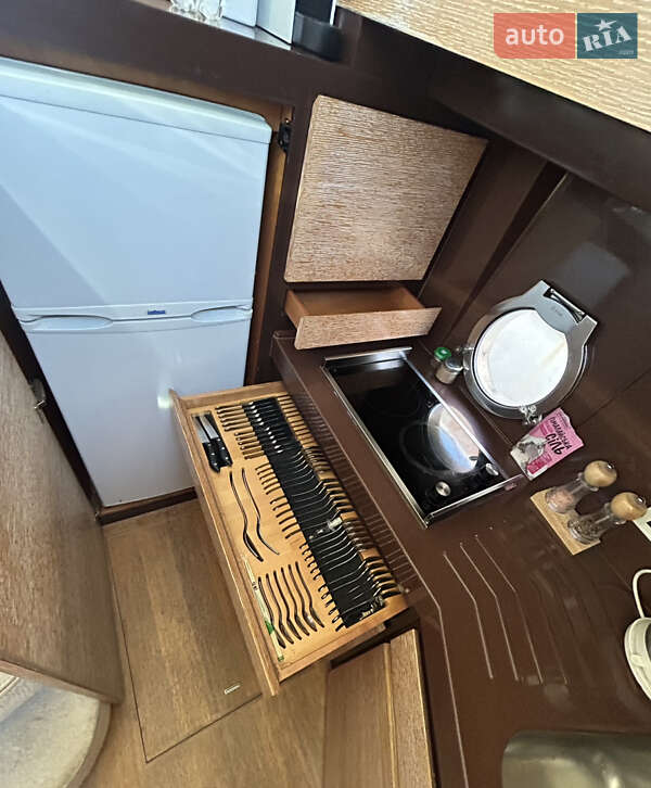 Моторна яхта Azimut Flybridge-Range 2011 в Києві фото 46 Моторна яхта Azimut Flybridge-Range 2011 в Києві