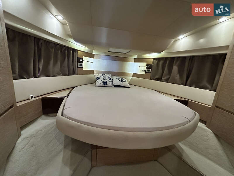 Моторна яхта Azimut Flybridge-Range 2011 в Києві фото 59 Моторна яхта Azimut Flybridge-Range 2011 в Києві