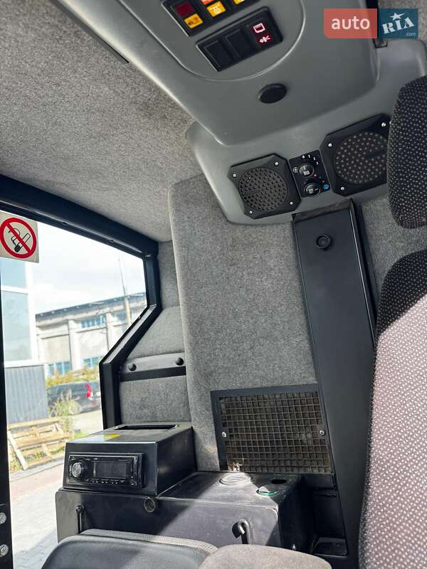 Прибиральна машина Azura MC 200 2014 в Львові