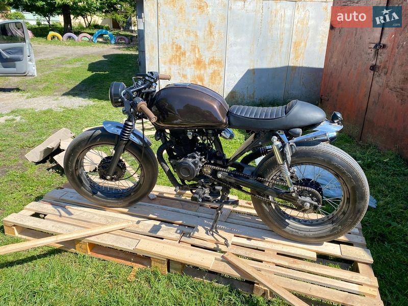 Кафе рейсер Bajaj Boxer 150 2020 в Калиновке