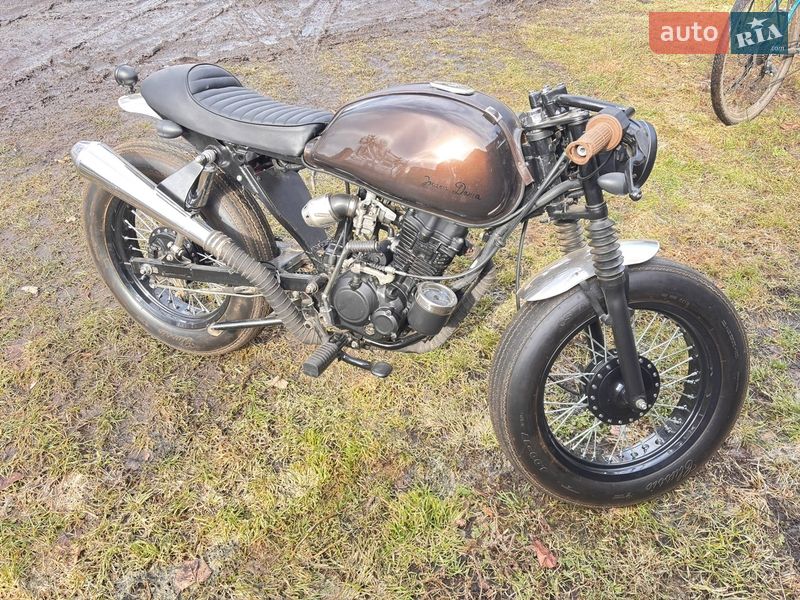 Кафе рейсер Bajaj Boxer 150 2020 в Калиновке