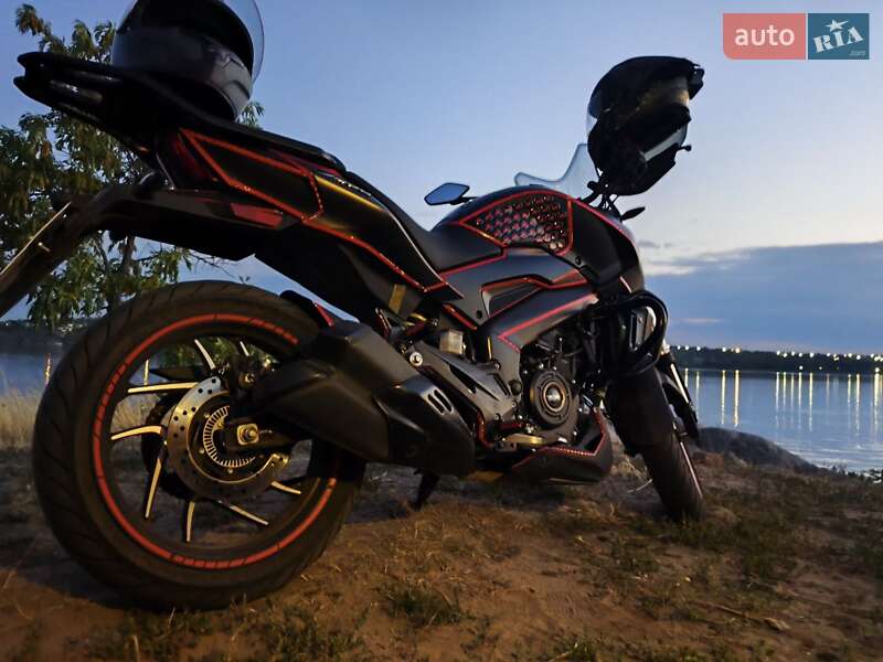 Мотоцикл Спорт-туризм Bajaj Dominar 400 2024 в 