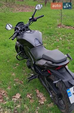 Мотоцикл Без обтекателей (Naked bike) Bajaj Dominar D400 2021 в 