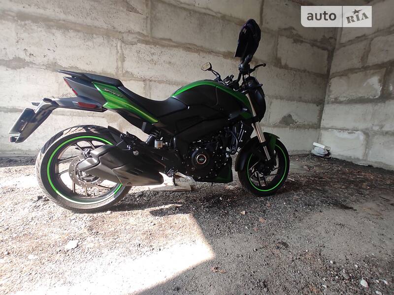Bajaj Dominar