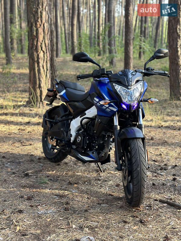 Скремблер Bajaj Pulsar NS200 2023 в 