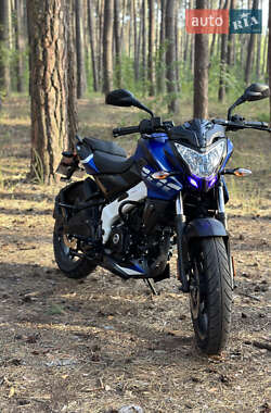 Скремблер Bajaj Pulsar NS200 2023 в 
