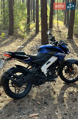 Скремблер Bajaj Pulsar NS200 2023 в 